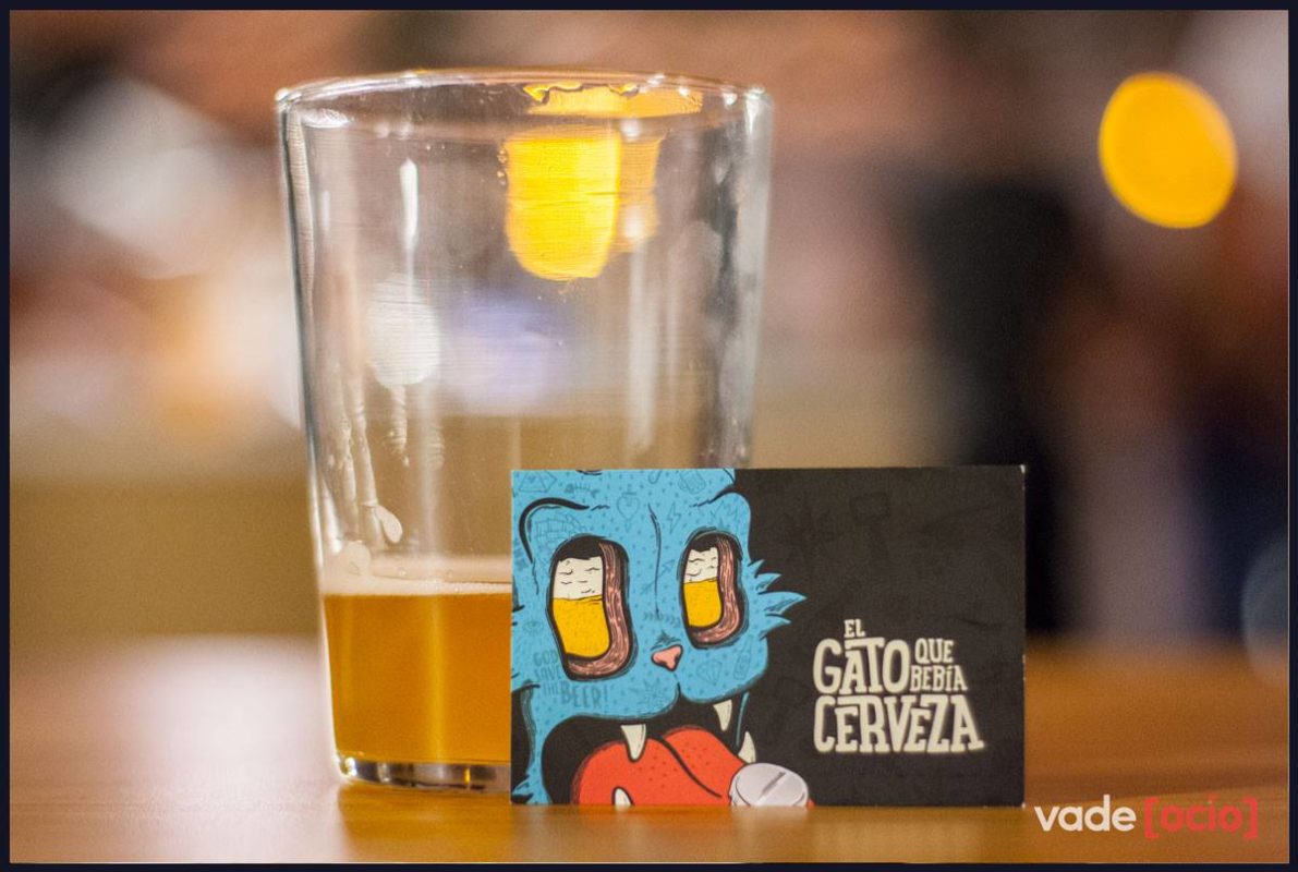 El gato que bebía cerveza