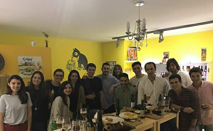 El gato que bebía cerveza